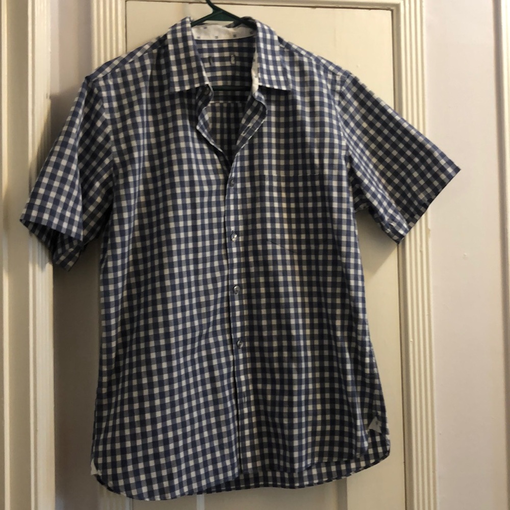 Men’s Checkered Shortsleeved Button Up